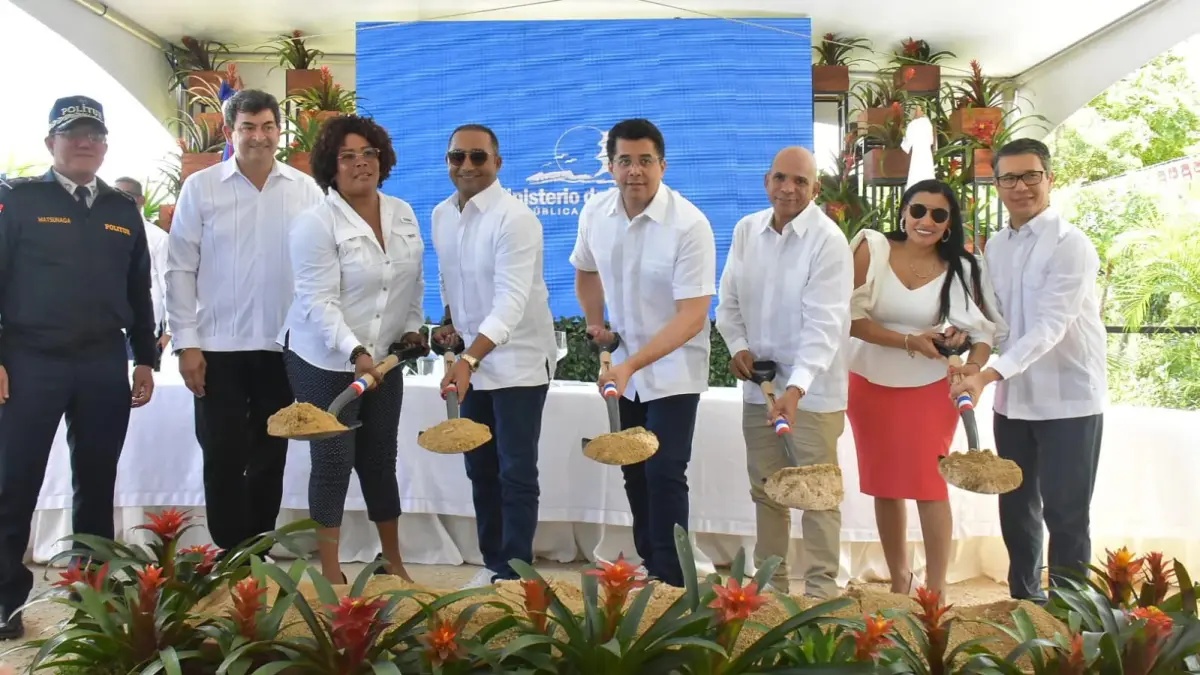 Turismo inicia reconstrucción de la vía de acceso a la Playa Macao