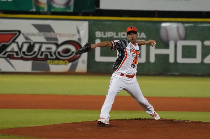 Valdés y Simón lideran triunfo de Toros sobre Leones