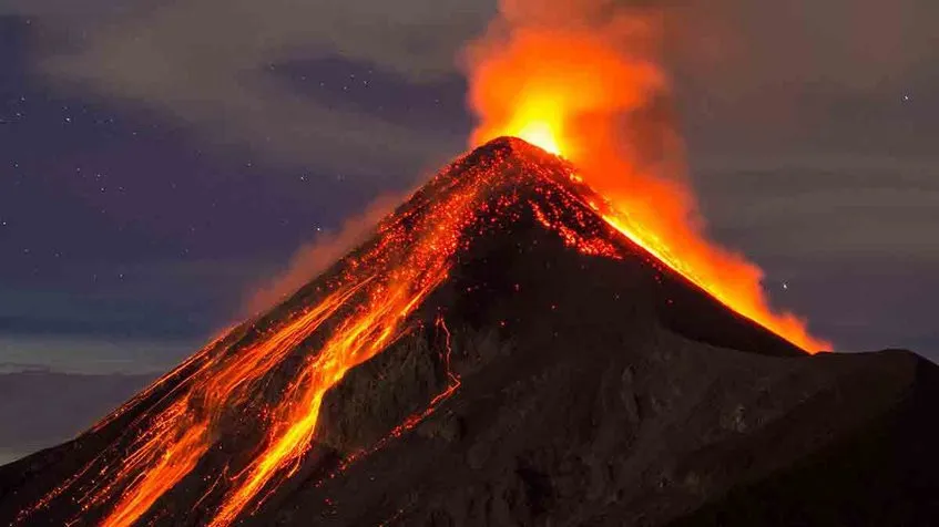 El Volcán de Fuego registra 10 explosiones por hora en Guatemala