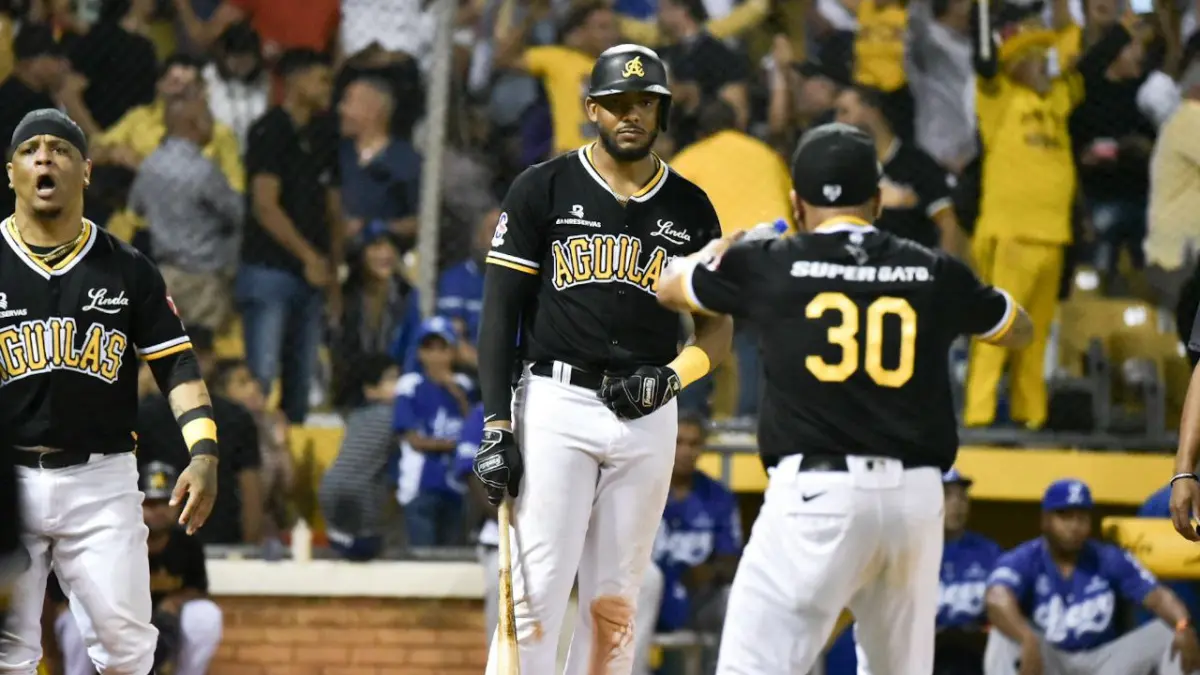 Encarnación encantó con jonrón para vencer Licey 6-5