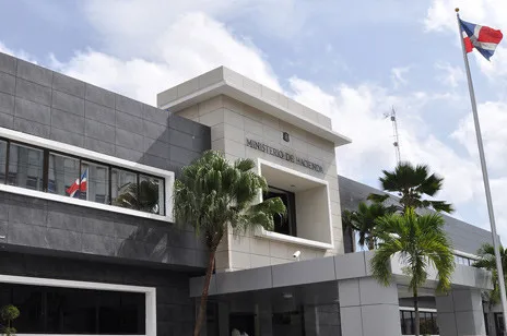 Calificación crediticia de República Dominicana sube de “BB-” a “BB”