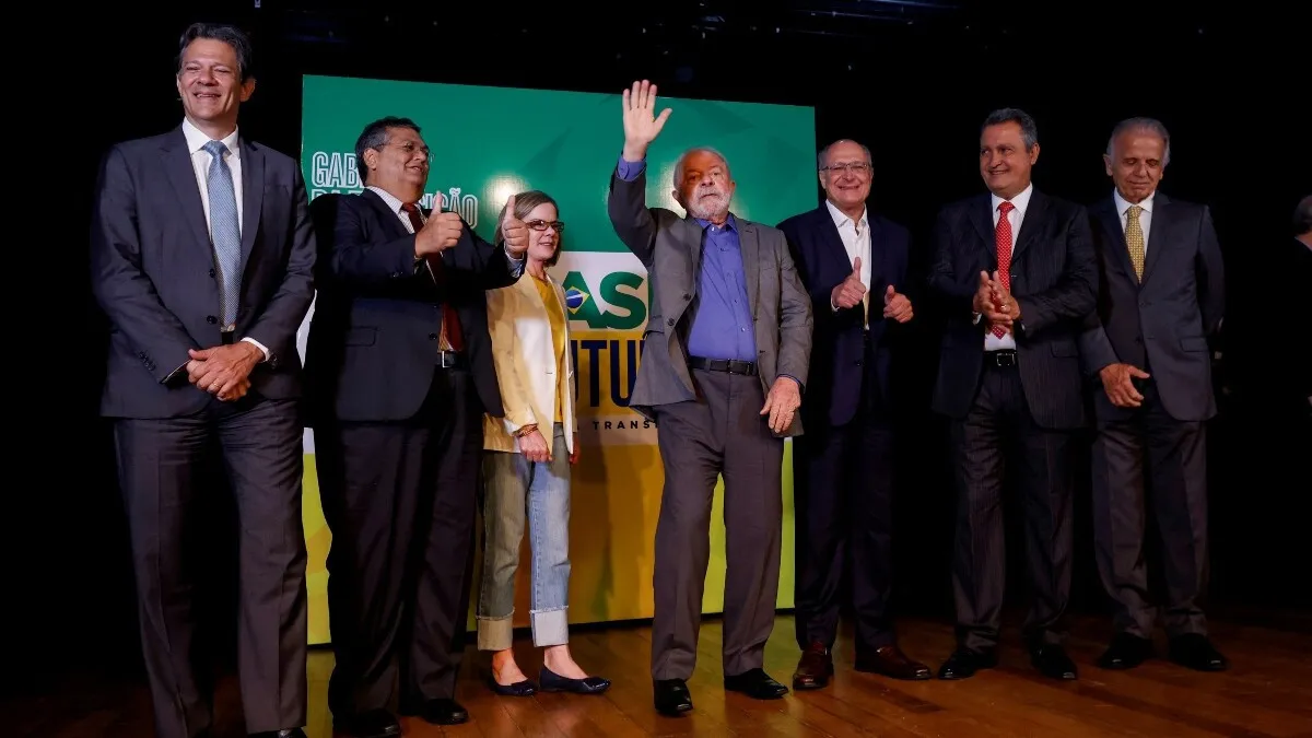 Lula completa su gabinete y cumple promesa a los indígenas