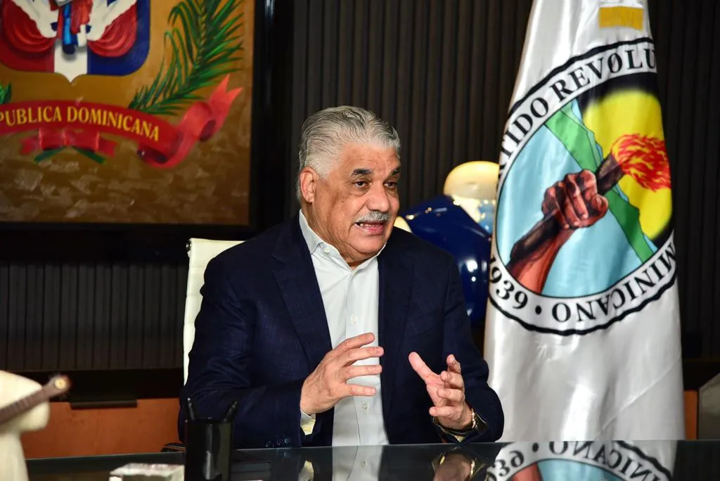 Miguel Vargas apoya se incremente presupuesto a JCE; llama a Abinader a dialogar con la entidad