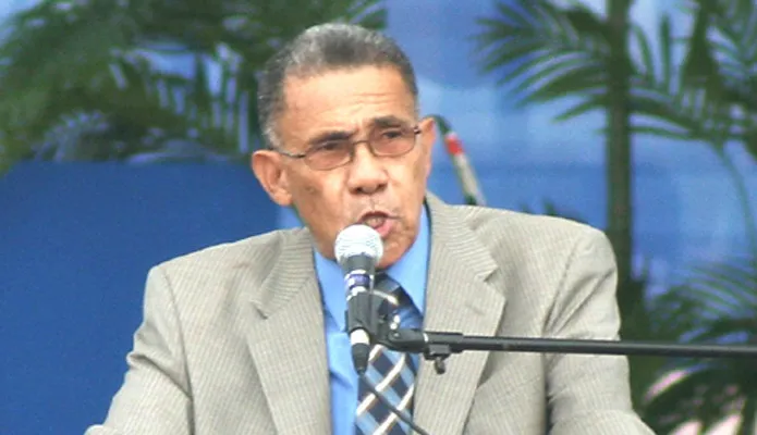 La delincuencia no se puede enfrentar con flores, dice pastor Ezequiel Molina Rosario