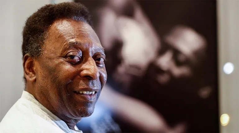 Hijo de Pelé le ofrece su fuerza tras llegar al hospital para acompañarlo