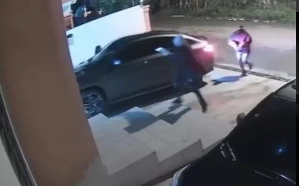 PN recupera yipeta Mercedes Benz robado mediante atraco a pareja de esposos