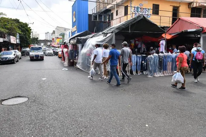 A pocas semanas para la Navidad y Año Nuevo se dinamizan las ventas en tiendas de ropa