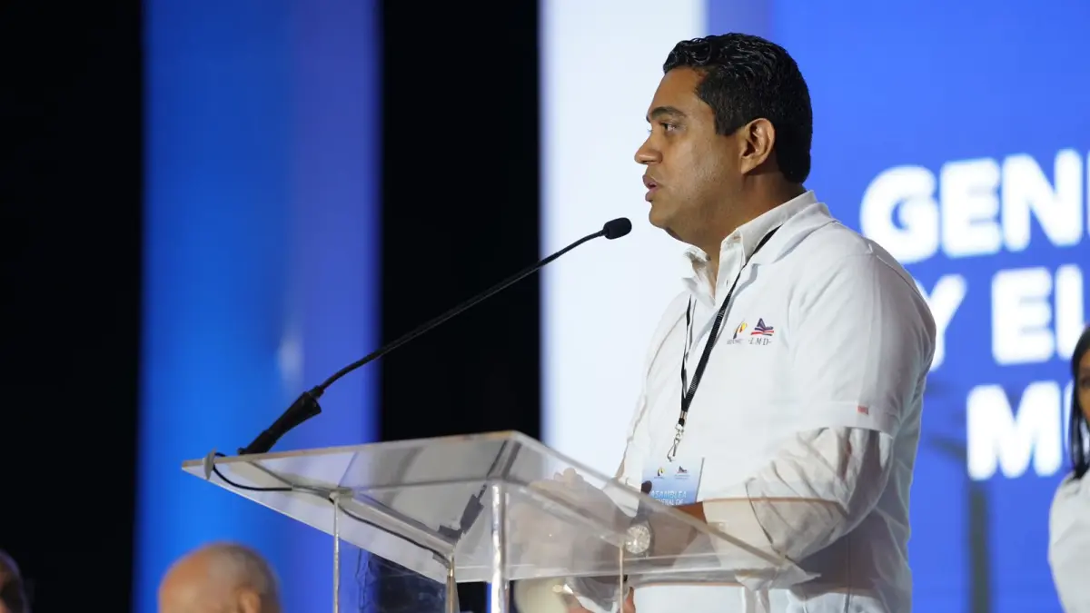 Ratifican por dos años más a Kelvin Cruz en presidencia de Fedomu