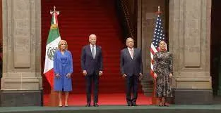 Biden llega al Palacio Nacional de México para reunirse con López Obrador