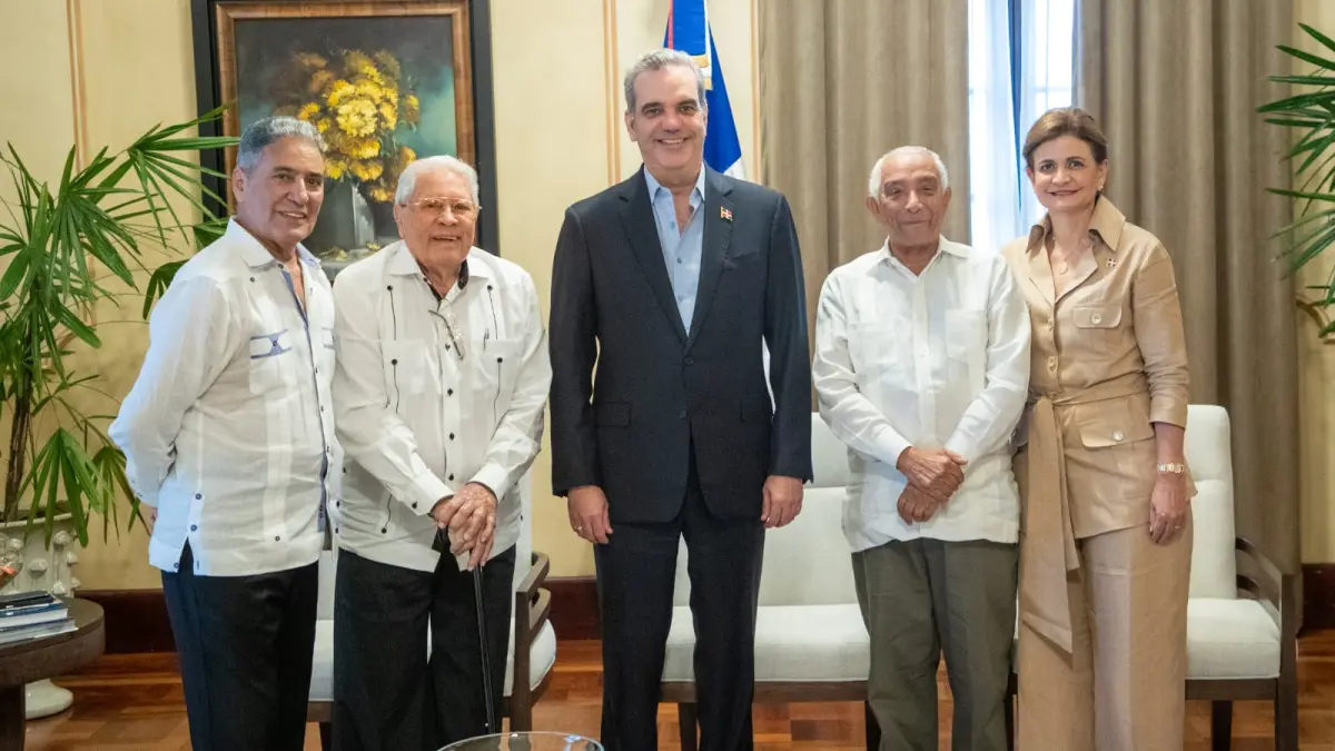 Luis Abinader se reúne con Rafael Solano, Fernando Casado y Niní Cáffaro