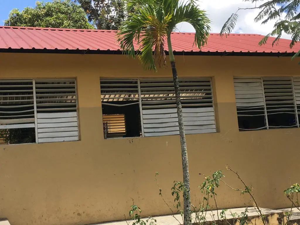 Denuncian Centro Educativo Callejón de Nizao se encuentra en condiciones criticas