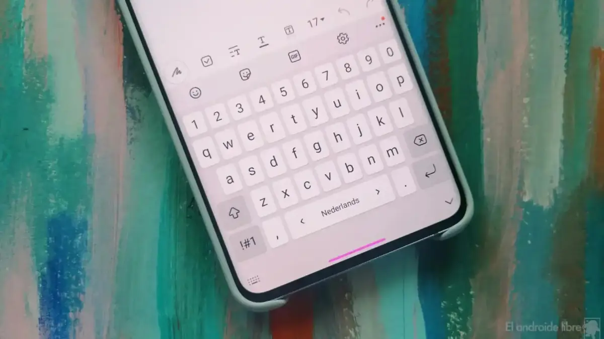 Microsoft lleva su inteligencia artificial a teclados de iPhone y Android
