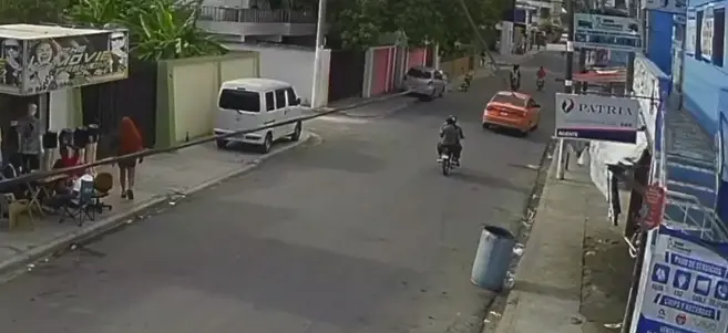 Mujer muere tras ser impactada por carro en Los Frailes