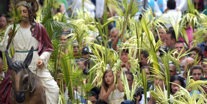 Cristianos de Jerusalén celebran Domingo de Ramos y denuncian ataques