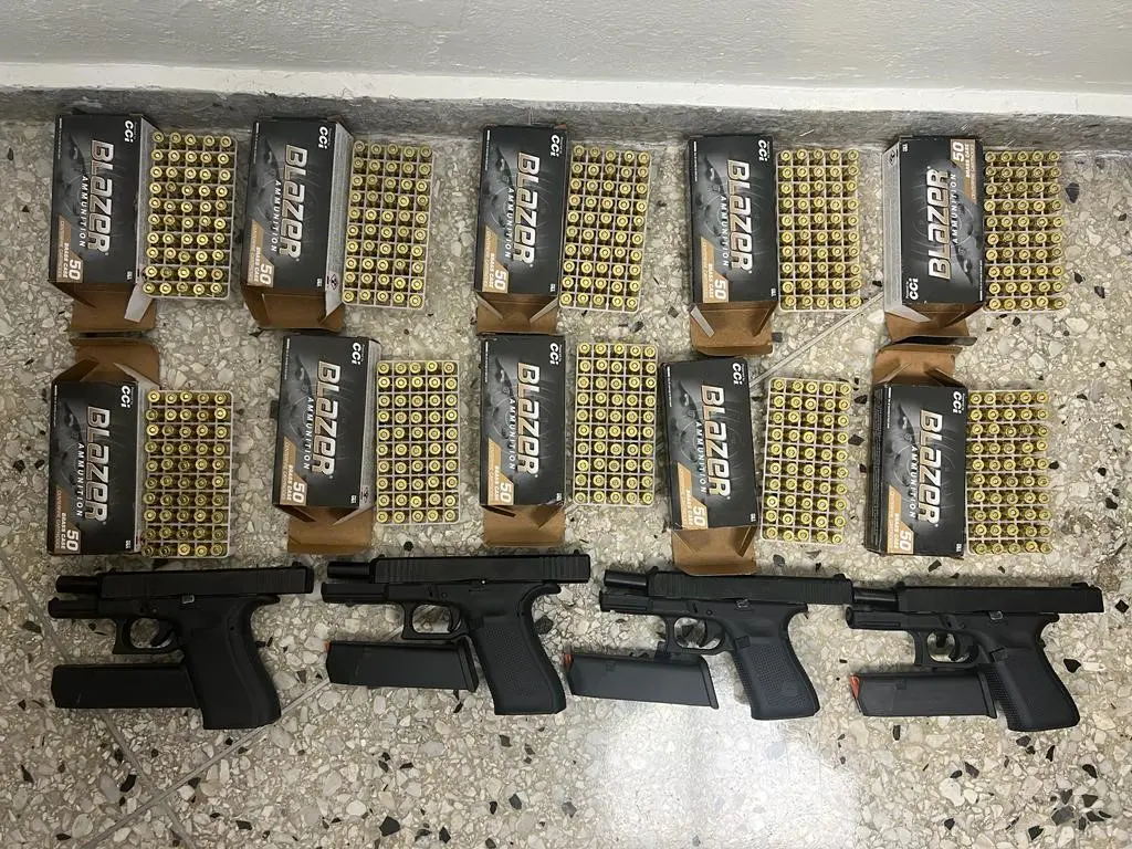 Ocupan pistolas y municiones enviadas en caja desde el exterior, camufladas con artículos de primera necesidad