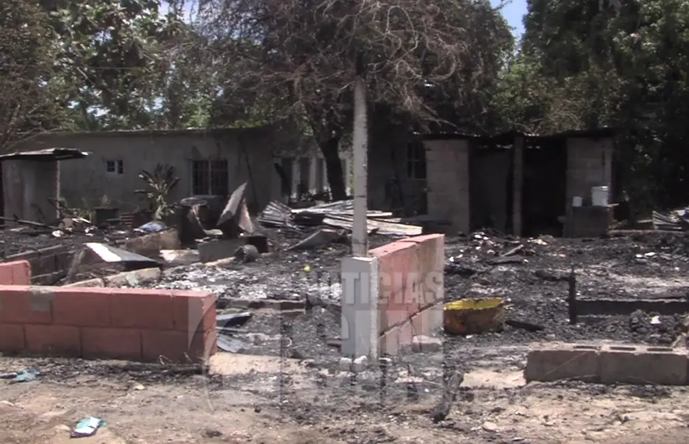 Incendio destruye cuatro casas en Villa Mella