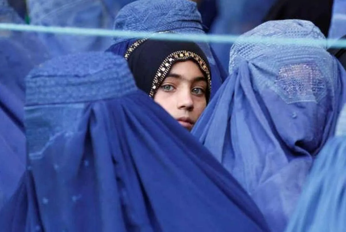 La ONU condena ante los talibanes la prohibición del trabajo a sus empleadas