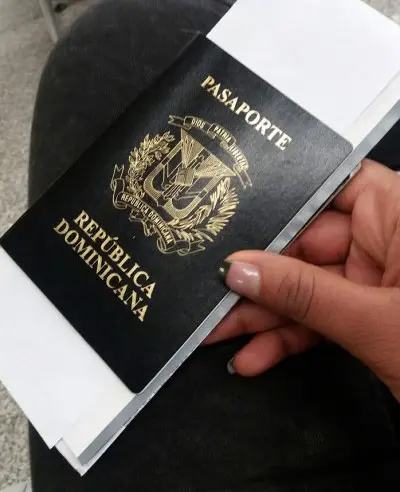 Pasaporte electrónico incluye chip que almacena datos biométricos e información personal de su dueño