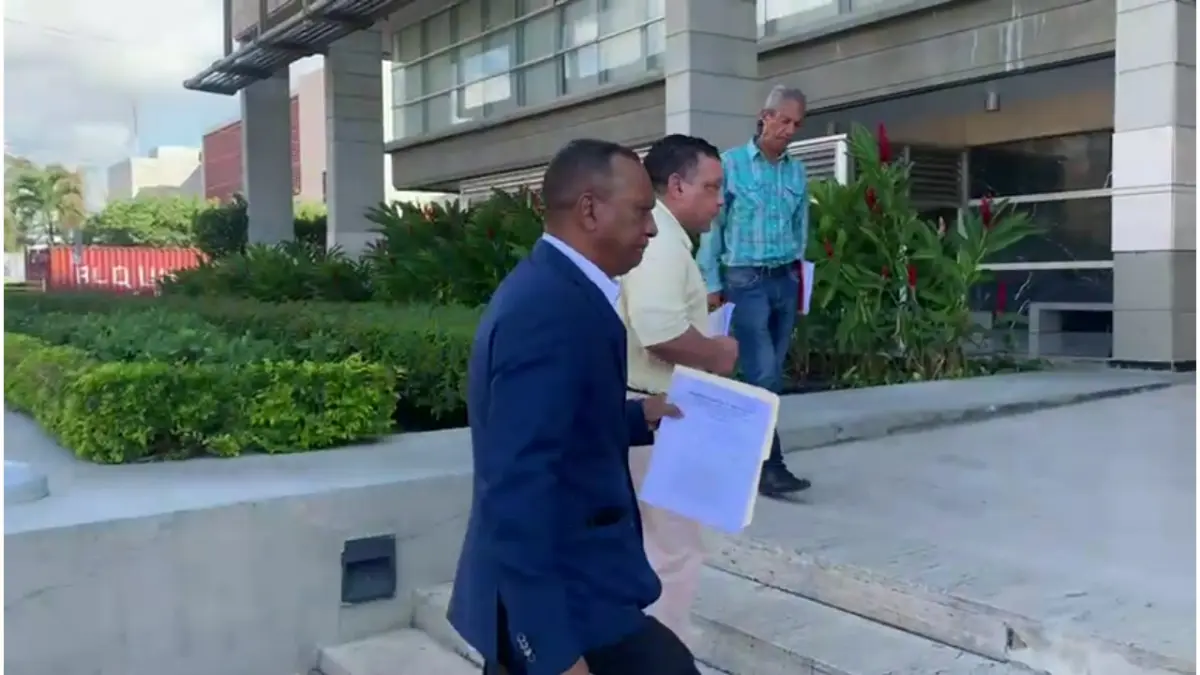 Transportistas se querellan contra Danilo Medina, Donald Guerrero, José Ramón Peralta y Montalvo