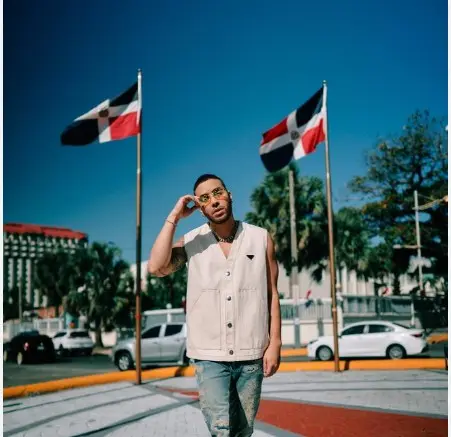 Prince Royce recibe premio especial y estrena canción “Me EnRD” en Latin AMAs