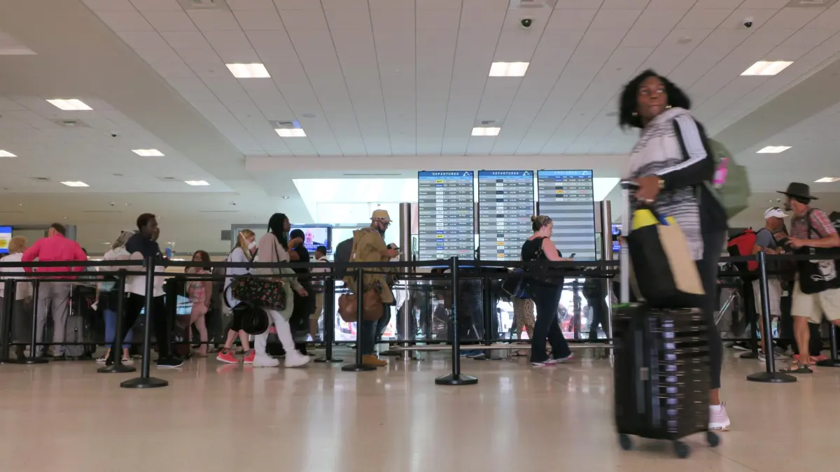 Detienen a un hombre con una pistola en aeropuerto internacional de Puerto Rico