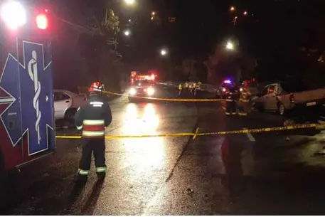 Dos fallecidos y dos heridos al volcarse un vehículo en Ecuador