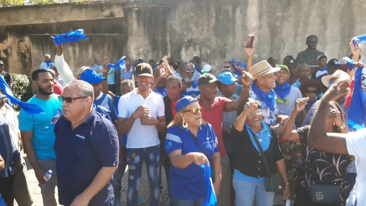 Gritan apoyo al Ministerio Público por lucha contra corrupción