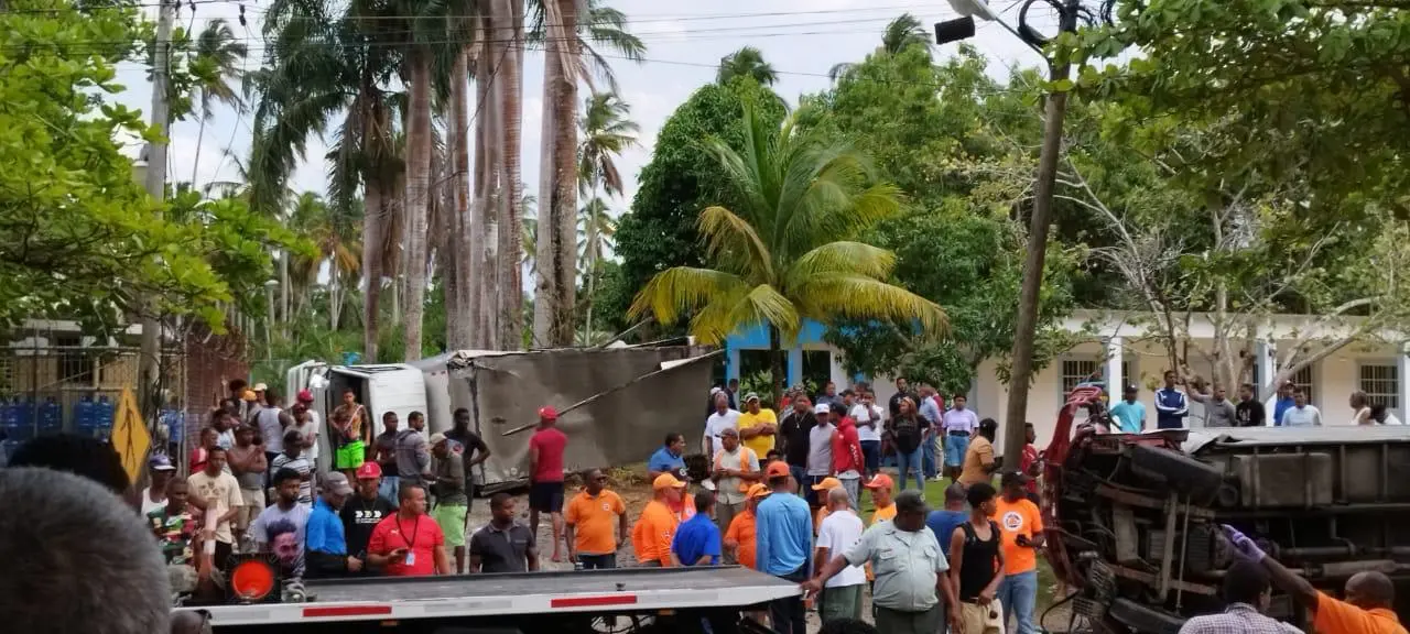Dos niñas fallecidas y varios heridos tras el choque de un camión contra centro educativo en Sánchez