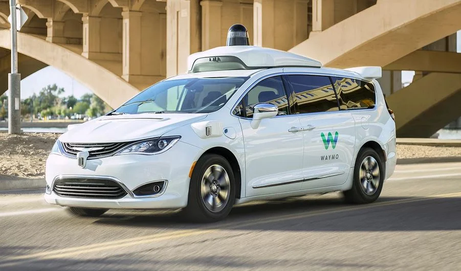 Uber ofrecerá servicios sin conductor utilizando los robotaxis de Waymo en Arizona