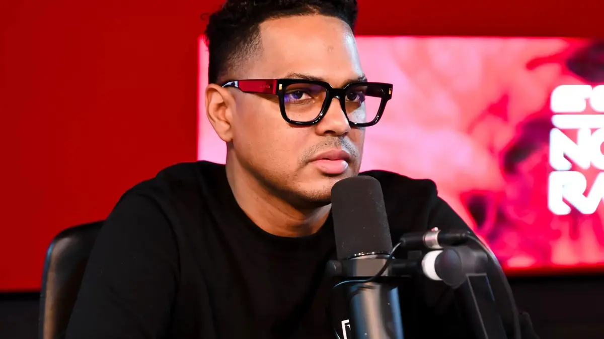 Alofoke cumple su palabra y deja esperando a director de Espectáculos Públicos