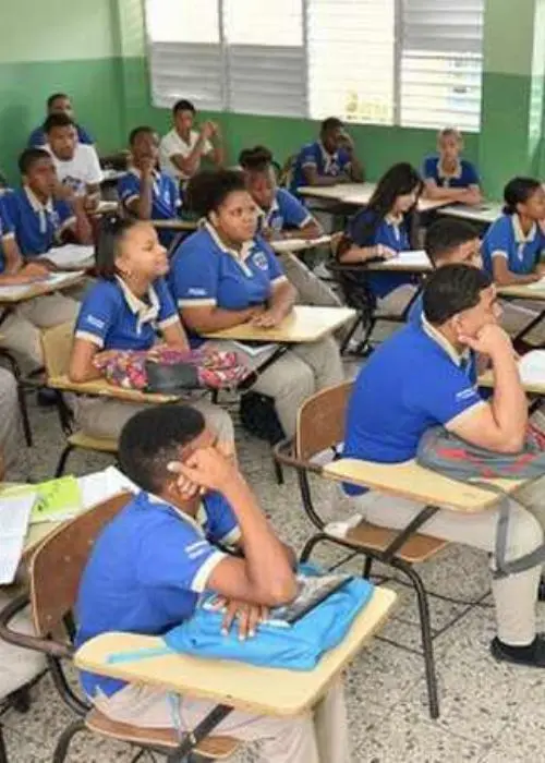 Eso es falso, que en todas las escuelas hay psicólogos y orientadores, asegura ADP