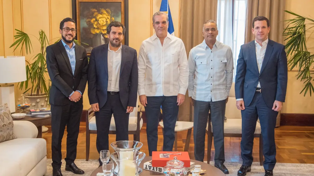 Autoridades anuncian colaboración con Waze para reducir accidentes de tránsito y tiempos de congestión vehicular