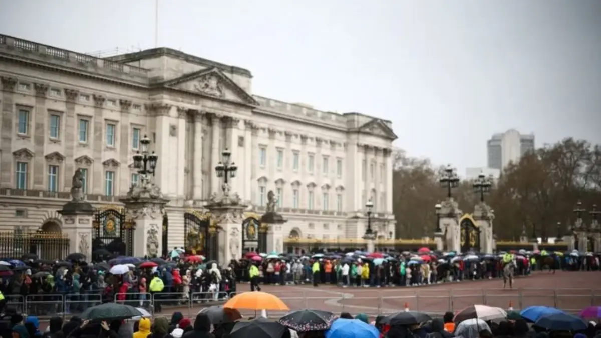 Un detenido tras una explosión controlada en el palacio de Buckingham