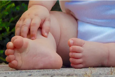 Muere por un golpe de calor una bebé de 18 meses olvidada en un auto en Florida