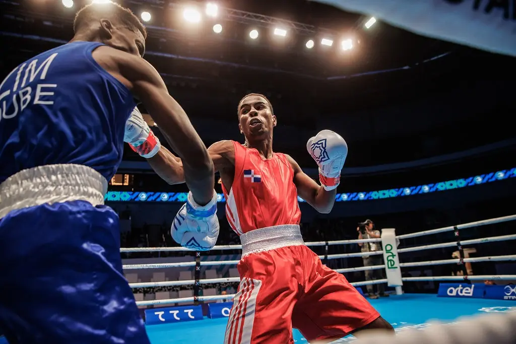 De los Santos vuelve a ganar en Mundial de Boxeo