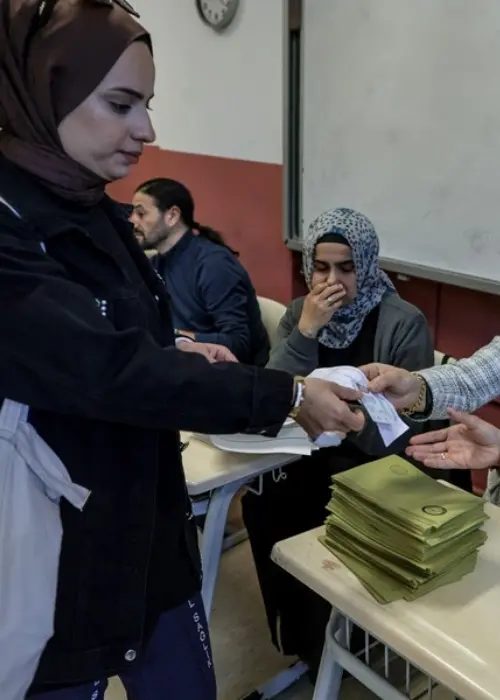 Termina la votación en las elecciones en Turquía, con alta participación y sin incidentes