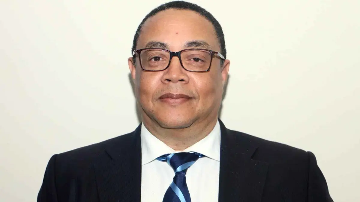 Dos Minutos: Reformas y politiquería en la RD