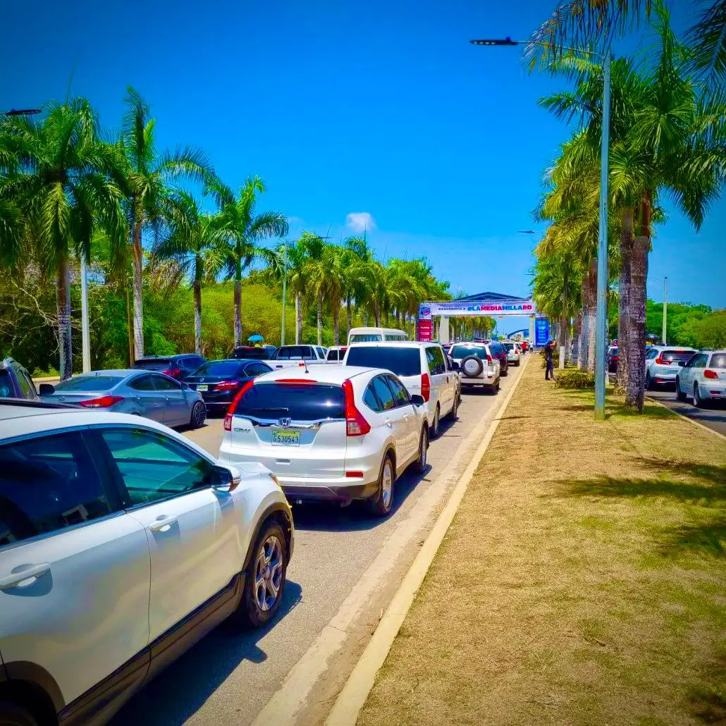 Cientos de personas asisten al show de velocidad La Media Milla