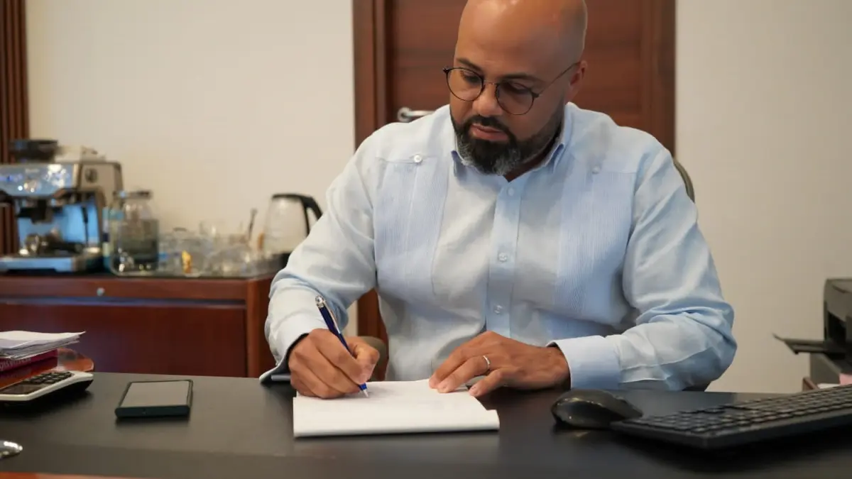 Empresario asegura ampliará industria de la electromovilidad