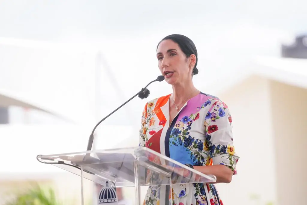 Primera dama gestiona y entrega obras valoradas en más de mil millones en Las Matas de Farfán