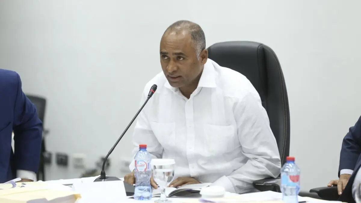 Senador Julito Fulcar.