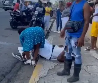 Mujer da a luz en plena vía pública en Hato Mayor