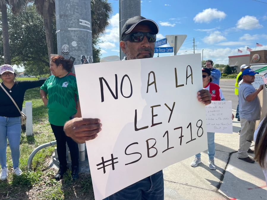 Manifestantes latinos protestan en Tampa contra ley de inmigración de Florida