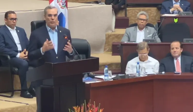 Abinader presenta robusto sistema financiero y económico con el interés de que Guyana y RD trabajen juntos