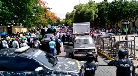 Ambientalistas protestan contra la depredación de los bosques y las actividades granceras en los ríos