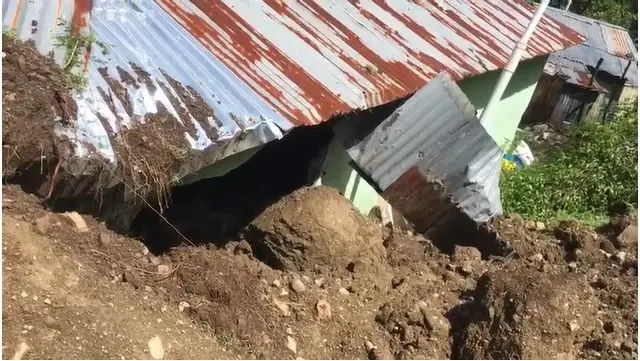 Siguen los derrumbes en sectores de Ocoa tras fuertes lluvias