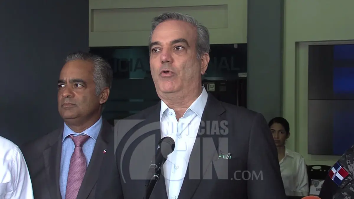 Presidente Abinader admite problema de planificación en Pasaportes; indicó que hubo una falta de previsión