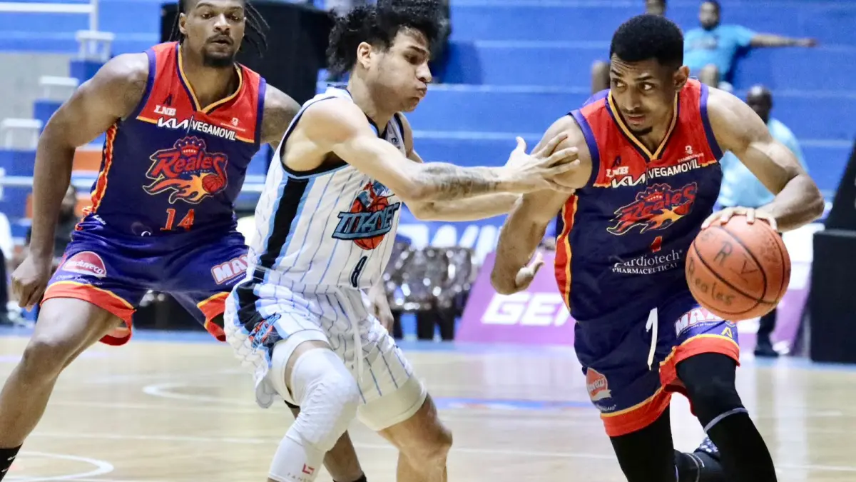 Los Titanes se llevan electrizante triunfo ante los Reales