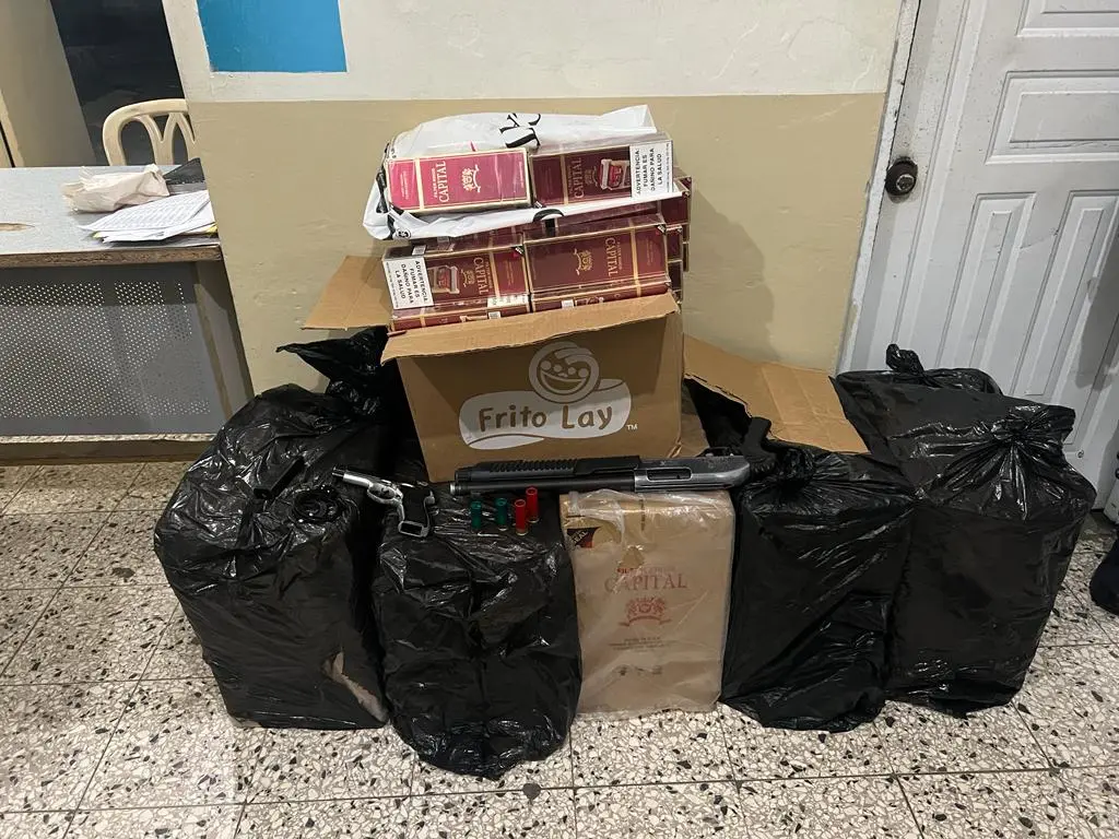 Autoridades ocupan drogas y armas de fuego durante operativos en Los Alcarrizos y Pantoja