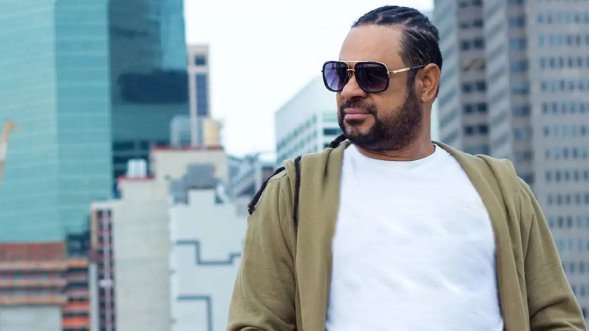 Luis Vargas pide a las personas que se limiten a defecar en los baños de un avión